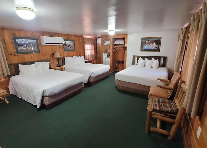 Hotel Trails End