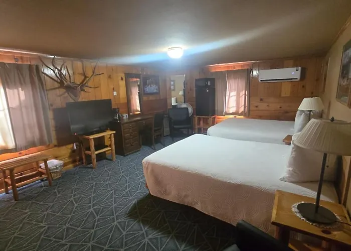 Trails End Hotel 2*